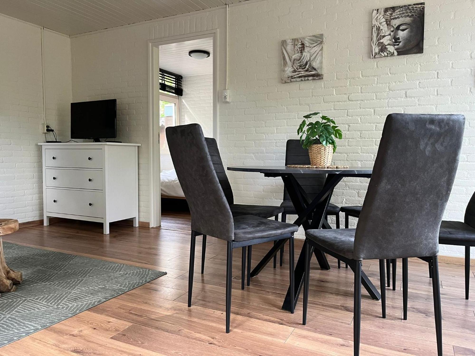 Apartment Cozy Forest Cabin, Fenced Garden, Peace & Privacy